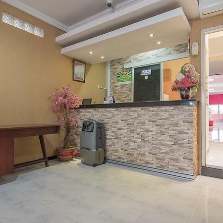Reddoorz Near Mt Haryono Semarang Hotel Eksteriør billede