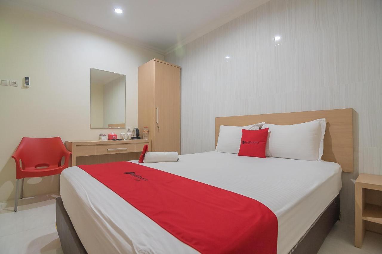 Reddoorz Near Mt Haryono Semarang Hotel Eksteriør billede