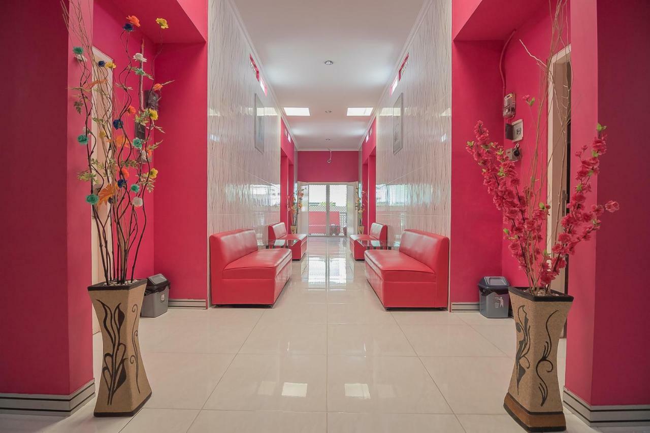 Reddoorz Near Mt Haryono Semarang Hotel Eksteriør billede