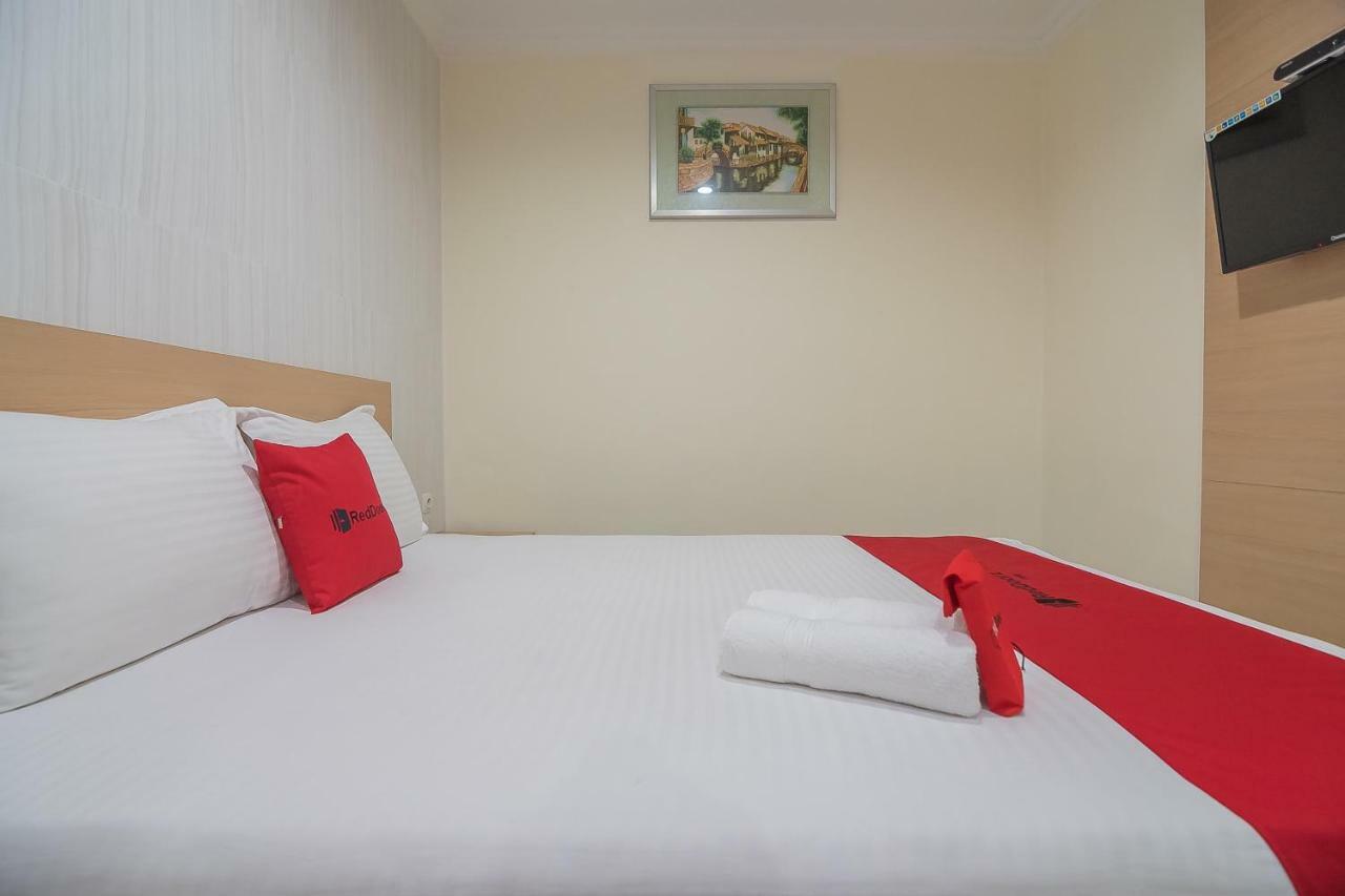 Reddoorz Near Mt Haryono Semarang Hotel Eksteriør billede