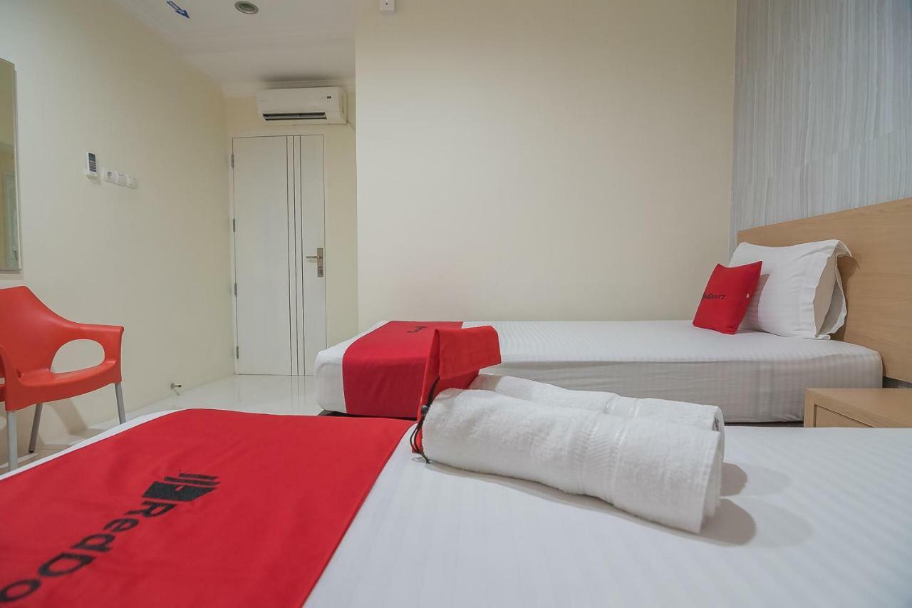 Reddoorz Near Mt Haryono Semarang Hotel Eksteriør billede