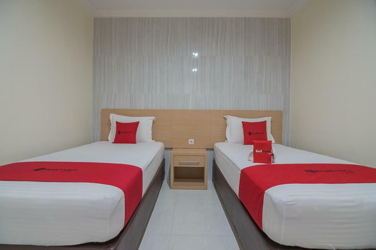 Reddoorz Near Mt Haryono Semarang Hotel Eksteriør billede