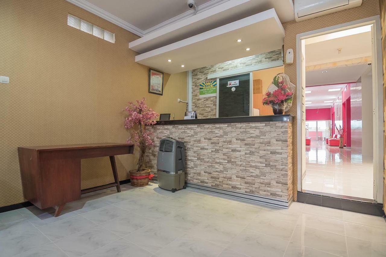 Reddoorz Near Mt Haryono Semarang Hotel Eksteriør billede