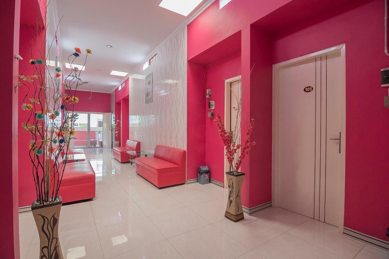 Reddoorz Near Mt Haryono Semarang Hotel Eksteriør billede